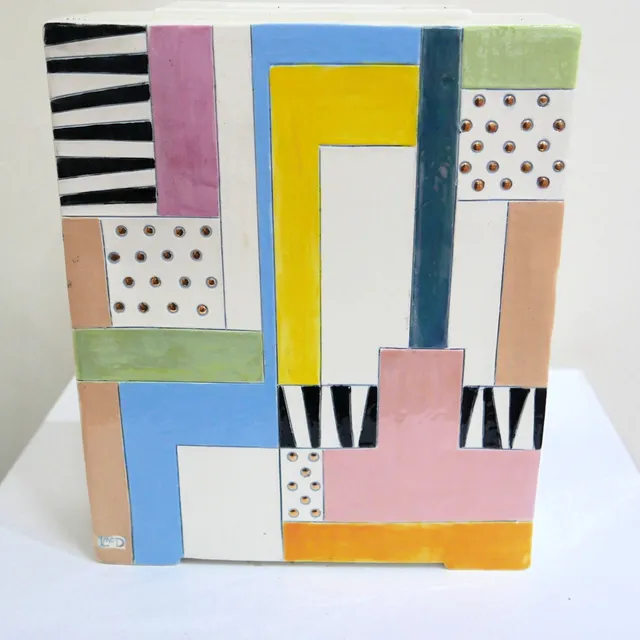 A Nod to Modernisn, Vase A (side 1)